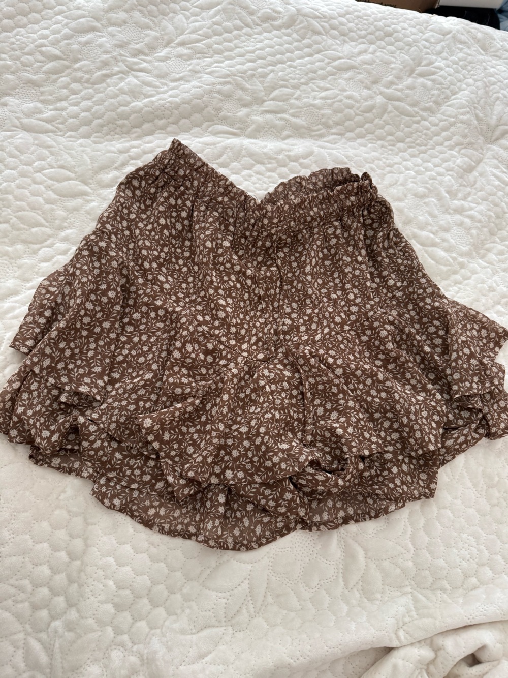 Brown floral ruffle shorts